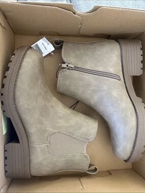 New Buffalo David Bitton Women's Chelsea Ankle Boots Brown Size 6
